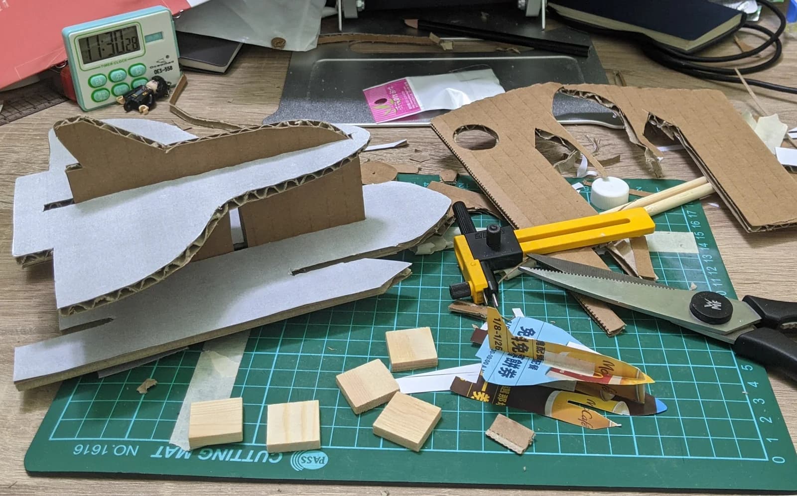 Cardboard and foam prototypes for the balancing mechanism